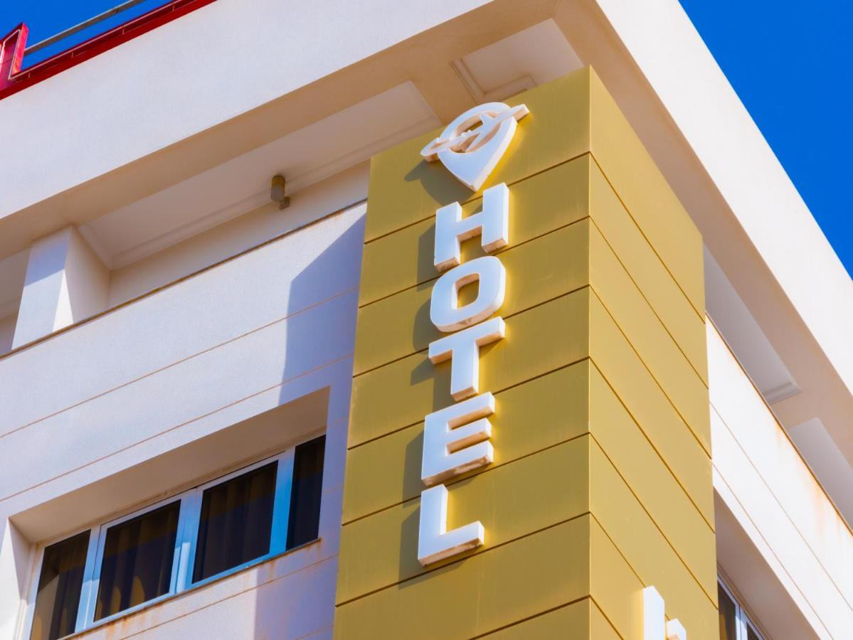 Hotel L'Aeroport Надор Екстер'єр фото