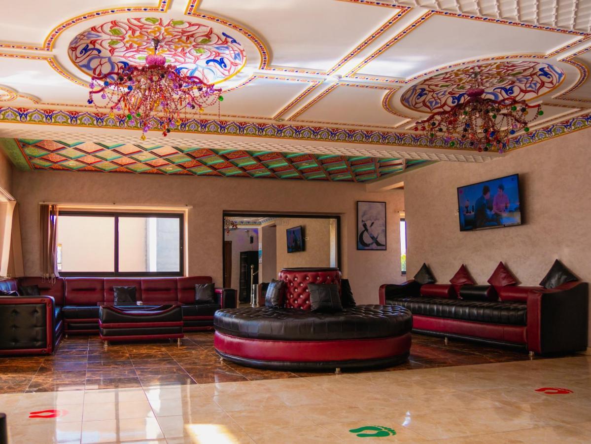 Hotel L'Aeroport Надор Екстер'єр фото
